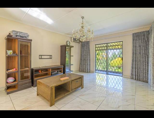 5 BEDROOM HOUSE FOR SALE IN CHASE VALLEY DOWNS